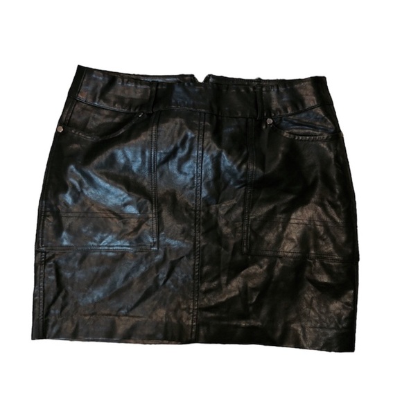 Faux leather skirt - Picture 1 of 5
